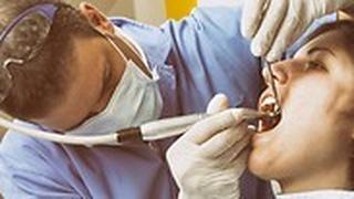 טיפולי השתלות שיניים