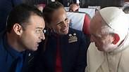 הכלה, החתן והאפיפיור במטוס בצ'ילה            