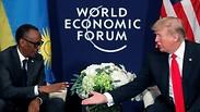 דונלד טראמפ עם נשיא רואנדה פול קגאמה בכנס הכלכלי בדאבוס בשנה שעברה
