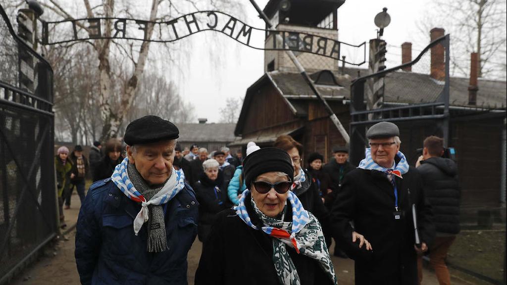 Holocaust survivors return to Auschwitz 