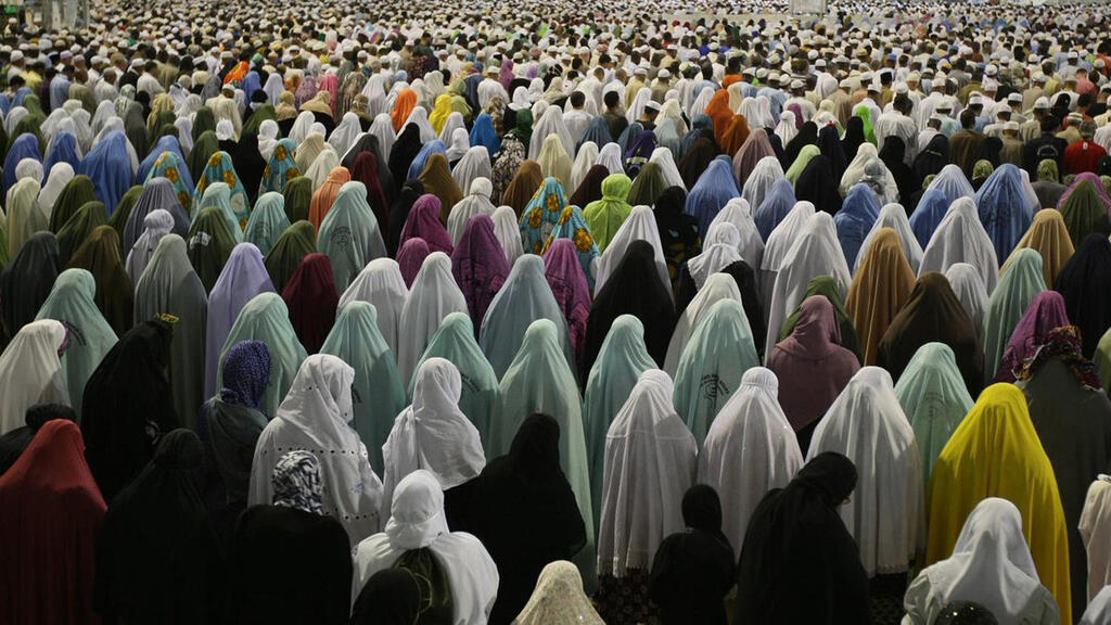 Women worshippers in Saudi Arabia