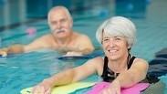 שחייה מחזקת עצמות ומונעת פציעות