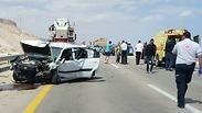 צוות מד"א בזירת אירוע תאונת דרכים בכביש 90