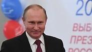 נשיא רוסיה ולדימיר פוטין מצביע בבחירות לנשיאות 
