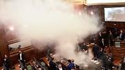 גז מדמיע בפרלמנט של קוסובו