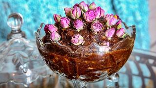 חרוסת עם עלי ורדים