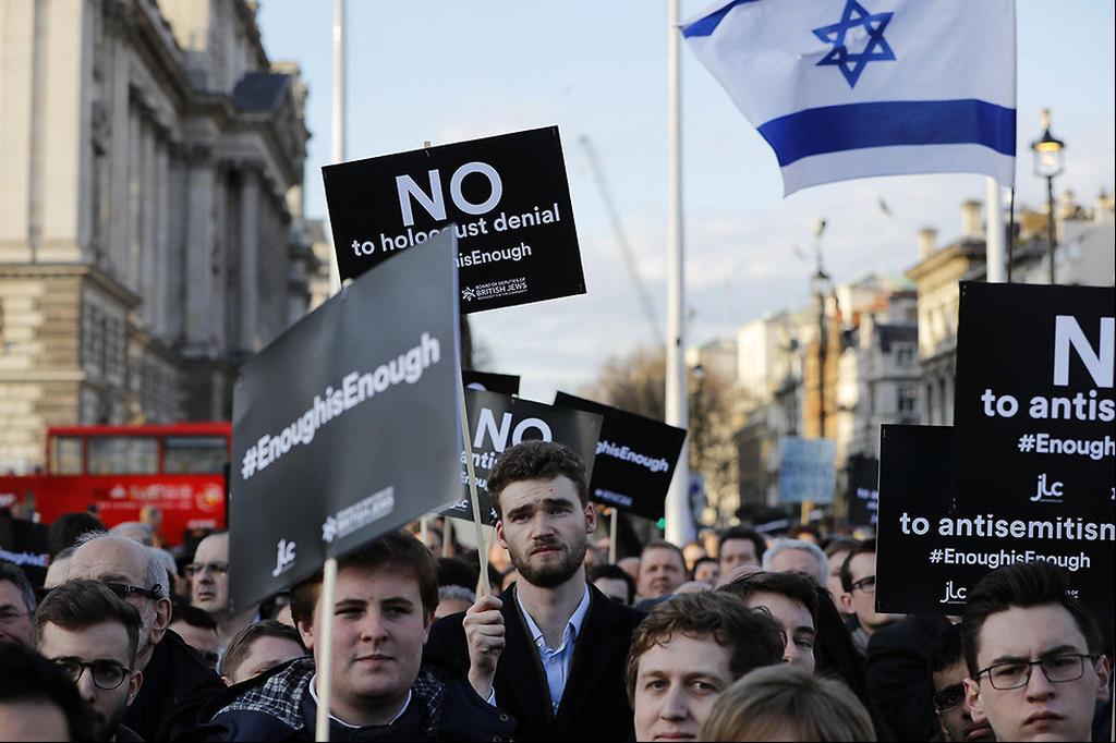 יהודים מפגינים ב לונדון נגד מנהיג הלייבור ג'רמי קורבין