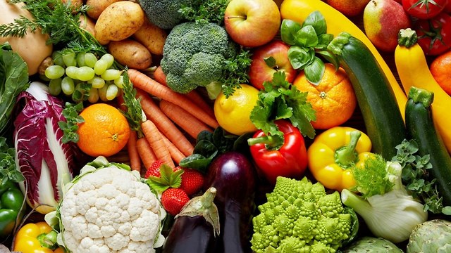ירקות ופירות צבעוניים