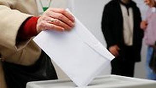 אזרחים מצביעים בבחירות הונגריה לראשות הממשלה
