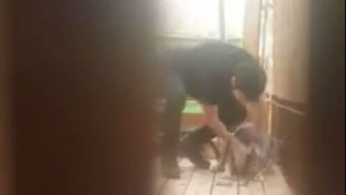 תושב באר שבע מתעלל בכלבה בחצר הבית