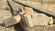 סלעים על מסילת רכבת ישראל