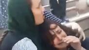איראן משטרת הצניעות מכה אישה לא צנועה