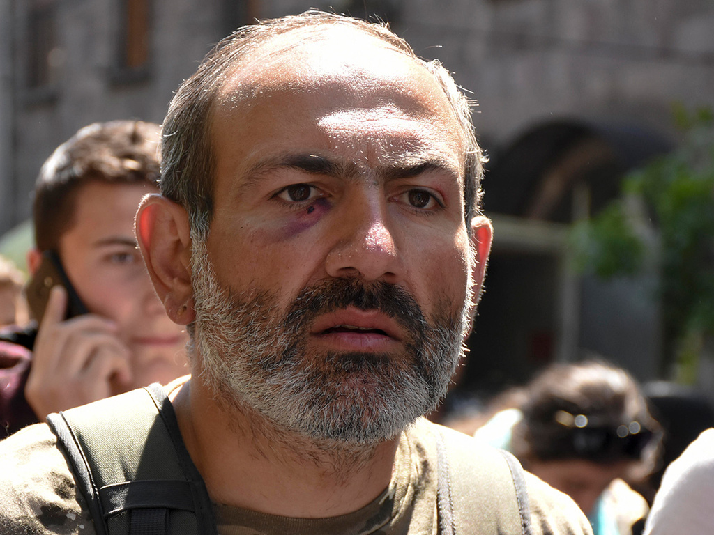 מנהיג אופוזיציה ארמניה ניקול פשיניאן הפגנה ב ירוואן