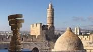 הגביע על רקע העיר העתיקה בירושלים