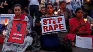 הפגנה ב הודו במחאה על אונס ילדה בת 8 ב קטואה ליד ג'אמו ואונס נערה ב אונאו אוטר פרדש