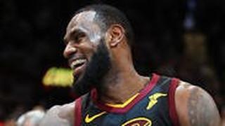 לברון ג'יימס חוגג