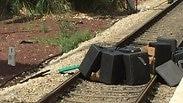 ארטיקים נפלו על מסילת בתחנת סבידור מרכז תל אביב