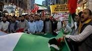 מפגינים ב איסטנבול טורקיה מחאה על העברת שגרירות ארה"ב ל ירושלים