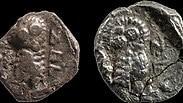 מטבעות 'יהד' שנתגלו בסינון העפר (צד הפנים) ובהם נראית התנשמת וליד הכיתוב בכתב העברי הקדום יהד