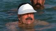 סדאם חוסיין שוחה ב 1997