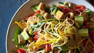 סלט אטריות שעועית ופפאייה