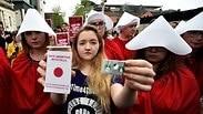 צפון אירלנד מפגינות בעד ו נגד הפלות בלעו גלולות הוחרמו