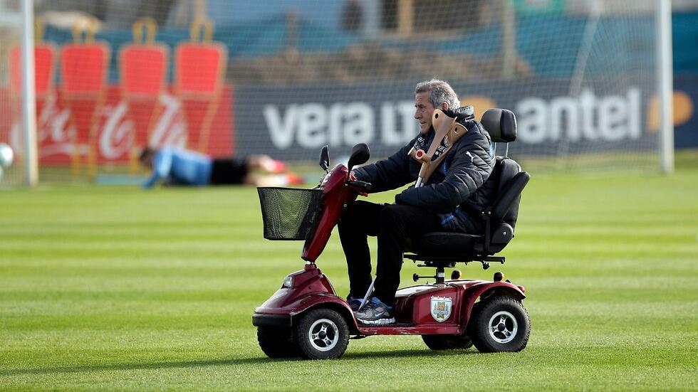 אוסקר טבארס על קלנועית באימון