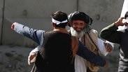 אפגניסטן הפסקת אש מוזרה חיבוקים עם טליבאן