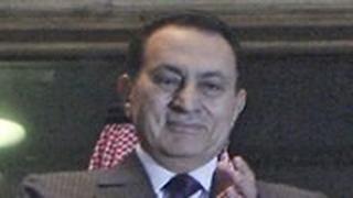 נשיא מצרים חוסני מובארק צופה ב משחק כדורגל