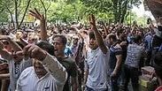 מפגינים בבזאר הגדול של טהרן מחאות נגד המשטר ב איראן