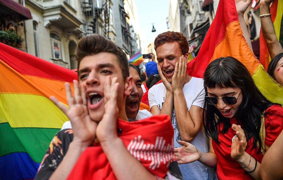 עצרת גאווה ב איסטנבול טורקיה במקום מצעד הגאווה