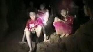 חילוץ הנערים שנמצאו במערה ב תאילנד