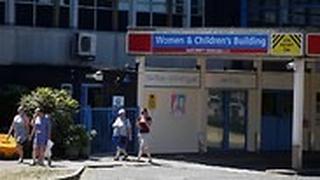 אחות בבית חולים ב צ'סטר אנגליה חשודה ברצח תינוקות