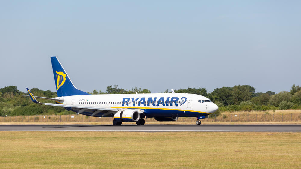 Самолет компании Ryanair (Фото: shutterstock) מטוס ריינאייר