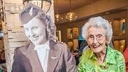 סיביל פיקוק הארמון דיילת לשעבר בת 102