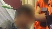 אישה אמא ילד בן 10 נעצה סכין בראש ראש בית חולים
