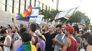 מפגינים בקריית הממשלה בתל אביב נגד חוק הפונדקאות