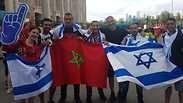 אוהדי כדורגל ישראלים עם אוהדי נבחרת מרוקו במונדיאל