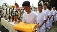 תאילנד ילדי המערה נכנסים ל מנזר נזירים