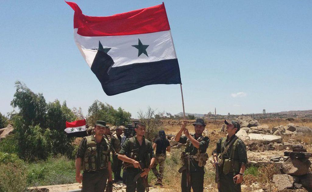 חיילים סורים עם דגל סוריה בקוניטרה