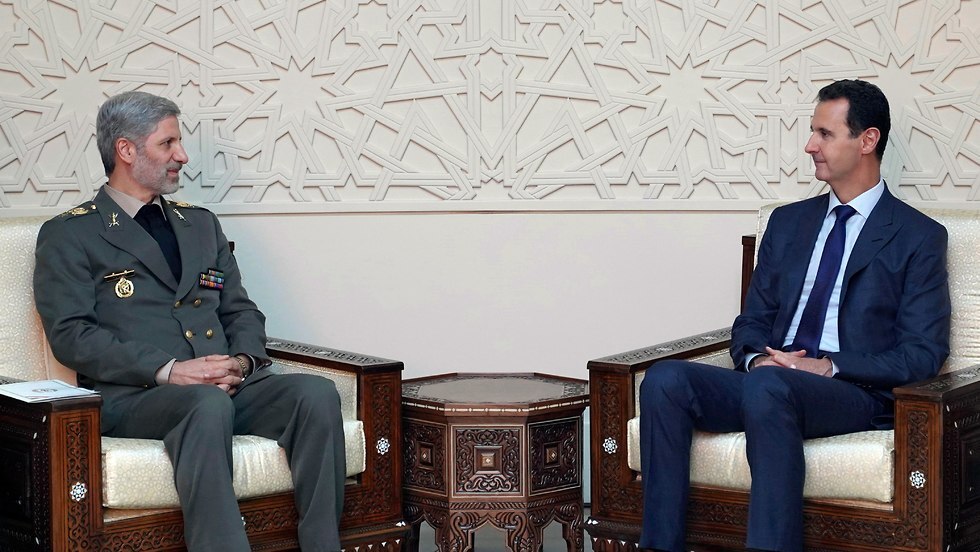 Iranian Defense Minister Gen. Amir Hatami meeting with Syrian President Bashar Assad (Photo: AP) בשאר אסד עם אמיר חתאמי
