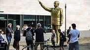 טורקיה ארדואן פסל זהב פסטיבל אמנות ויסבאדן גרמניה