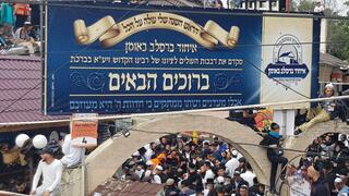 רבבות בתפילה בציון רבי נחמן בעיר אומן שבאוקראינה