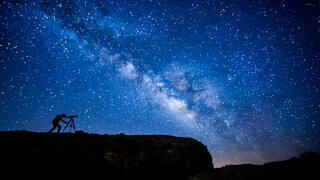 מצפה כוכבים וטלסקופים במכתש ירוחם  עם מיזם האסטרונומיה "שירת הכוכבים". 