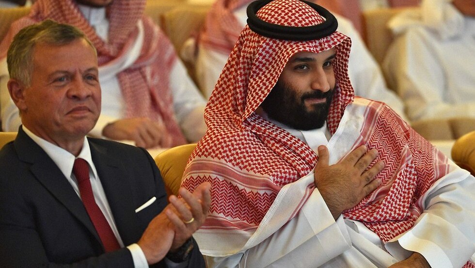 King Abdullah of Jordan and Saudi Crown Prince Mohammed bin Salman (Photo: AFP) יורש העצר של סעודיה מוחמד בן סלמאן עם עבדאללה מלך ירדן ב ועידה להשקעות בינלאומיות ריאד