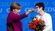 קנצלרית גרמניה אנגלה מרקל עם אנגרט קראמפ-קרנבאואר המפלגה הנוצרית דמוקרטית