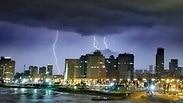 מזג אויר אוויר ברקים תל אביב חורף גשם