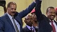 נשיא אתיופיה ואריתריאה מחזיקים ידיים