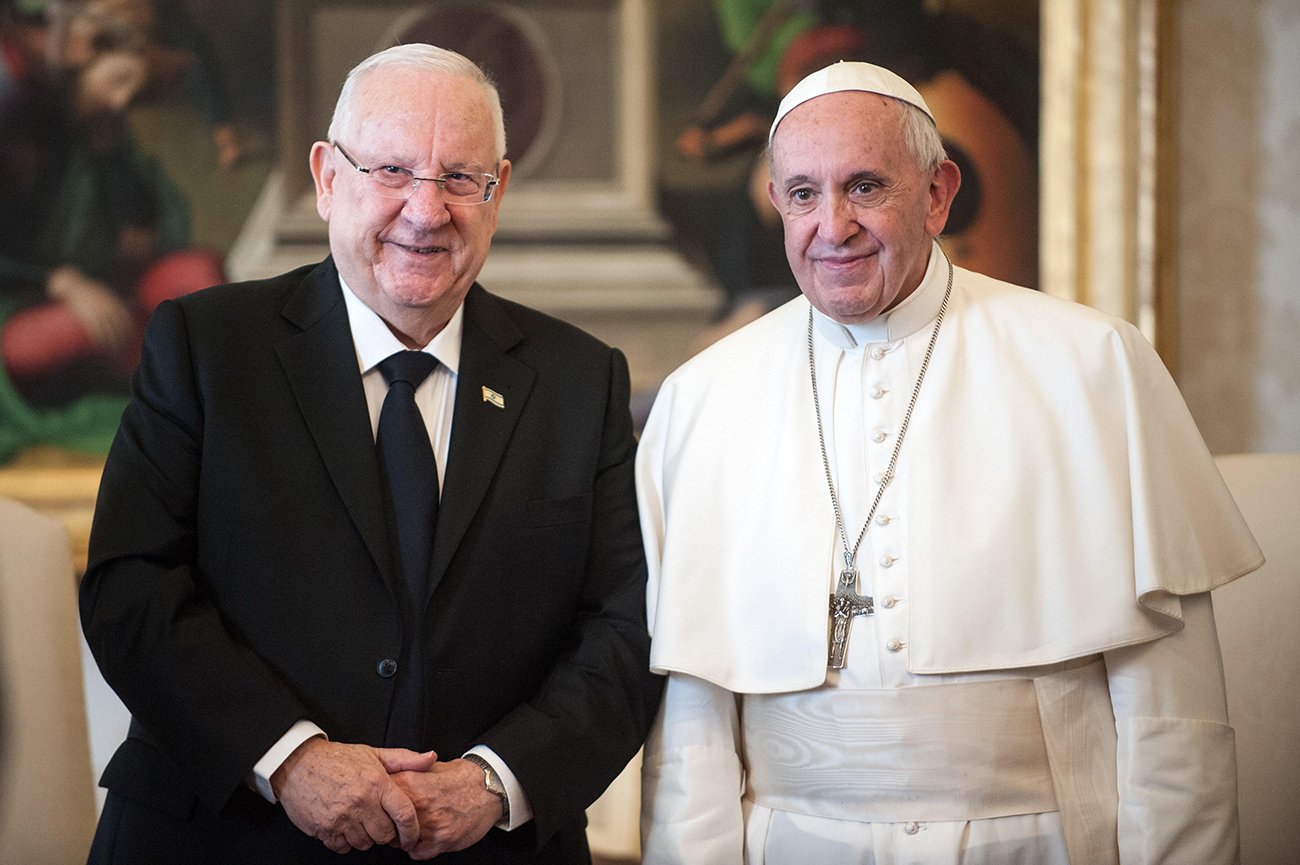 נשיא המדינה ראובן רילבין עם האפיפיור פרנסיסקוס בותיקן