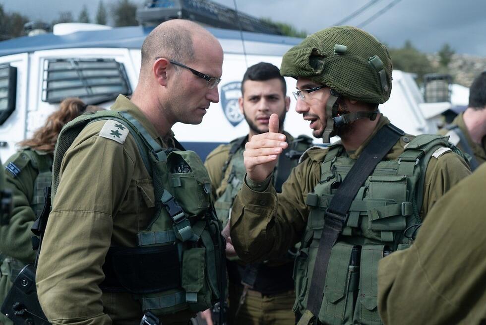 אלוף-משנה שרון אסמן מפקד חטיבת בנימים בזירת הפיגוע